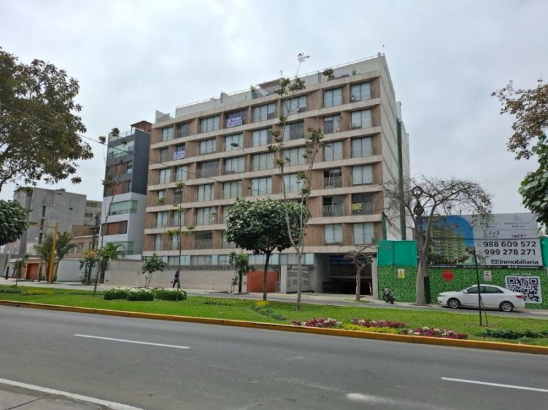 FUNCIONAL Y MODERNO DEPARTAMENTO EN VENTA EN MIRAFLORES - AV ROCA Y BOLOÑA